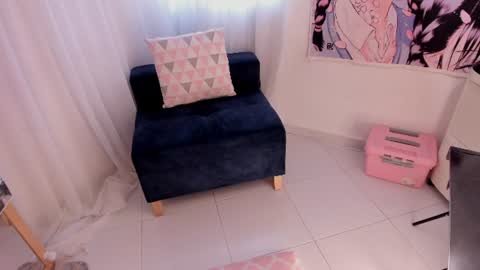 Snapshot of doll_venus chatting on June 24, 2026, 10:53 pm Roxana independent model can you help me reach 100 hands up uwu online show from June 24, 2026, 10:53 pm