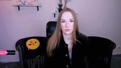 doll_vey online show from February 25, 2025, 10:37 am