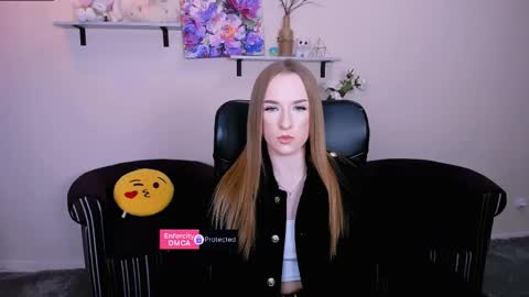 doll_vey online show from February 25, 2025, 4:42 pm