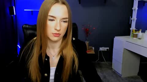 doll_vey online show from March 6, 2025, 4:17 pm