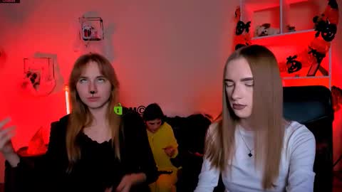 doll_vey online show from October 21, 2025, 7:25 pm