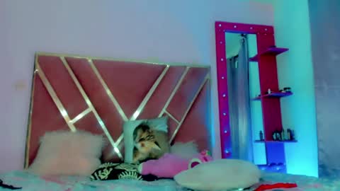 Snapshot of dollcute_latin chatting on May 6, 2026, 12:52 am dollcute_latin online show from May 6, 2026, 12:52 am