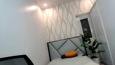 Make me Happy online show from October 18, 2025, 8:53 pm