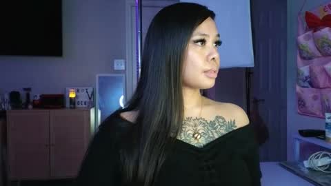 DOLLLFACE online show from February 25, 2025, 6:58 am