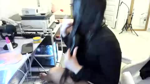 DOLLLFACE online show from March 9, 2026, 1:42 am