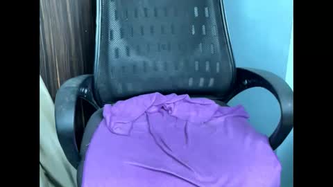 dollmeenu online show from February 5, 2026, 9:19 pm