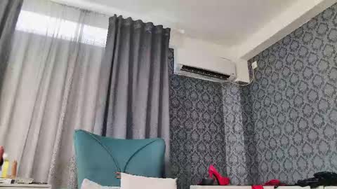 Snapshot of dolly4you_ chatting on June 5, 2026, 6:52 am Dolly online show from June 5, 2026, 6:52 am