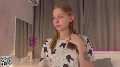 Emilia online show from September 11, 2025, 6:19 pm