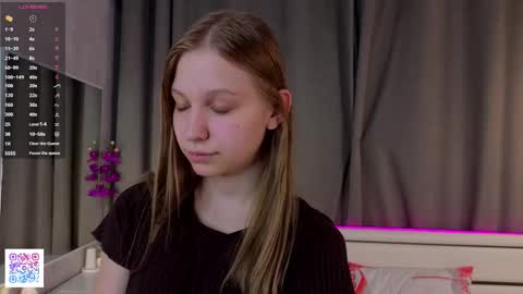 Emilia online show from October 15, 2025, 6:08 pm