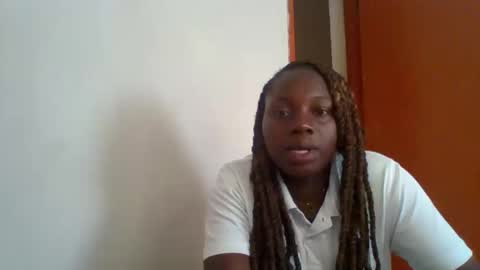 Snapshot of dollyvee chatting on April 21, 2026, 12:44 pm dollyvee online show from April 21, 2026, 12:44 pm