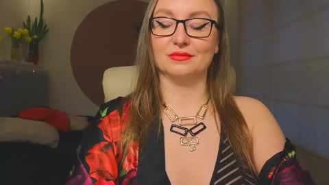 Snapshot of dom_mummy chatting on March 9, 2026, 5:44 am DOM MUMMY online show from March 9, 2026, 5:44 am