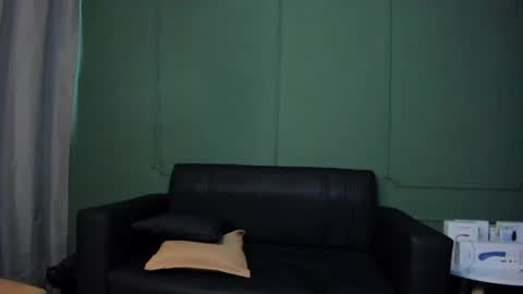 Dominc berry online show from April 25, 2026, 1:41 pm