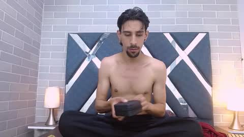 Dominic online show from November 6, 2025, 11:44 am