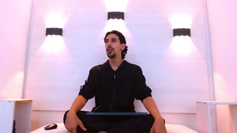 Dominic online show from November 9, 2025, 4:00 am