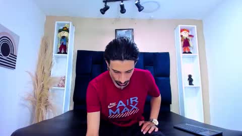 Dominic online show from November 18, 2025, 7:40 pm