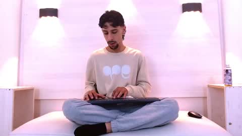 Dominic online show from November 21, 2025, 11:31 am