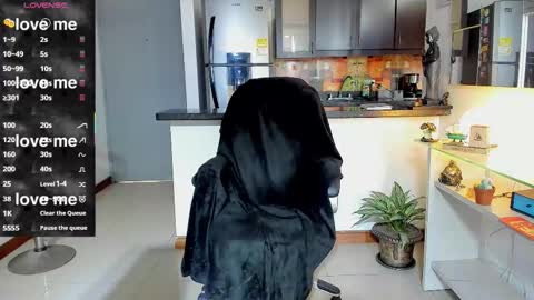 SANTI  independent model online show from September 20, 2025, 7:04 pm