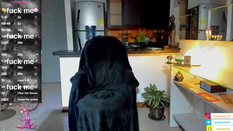 SANTI  independent model online show from November 5, 2025, 10:54 pm