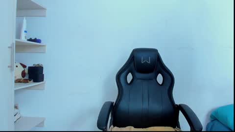 dominic_smith_ online show from December 21, 2024, 11:34 pm