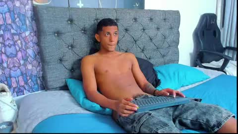 dominic_smith_ online show from January 9, 2025, 12:14 am