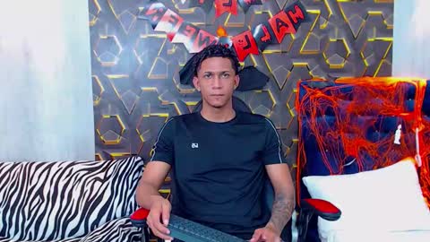 dominic_smith_ online show from October 26, 2025, 6:14 pm