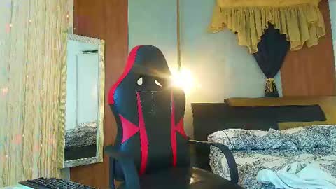 Snapshot of dominic_smith_ chatting on June 19, 2026, 2:05 am dominic_smith_ online show from June 19, 2026, 2:05 am