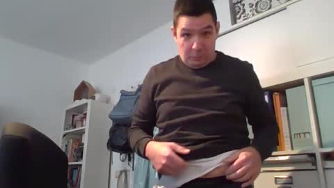 dominik_home online show from January 7, 2026, 9:34 am