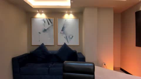 Dominique online show from March 8, 2025, 4:01 am