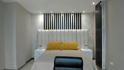 Dominique online show from March 10, 2025, 8:45 pm