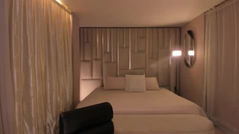 Dominique online show from September 27, 2025, 9:42 pm