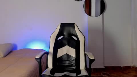 dominyck_ online show from May 6, 2026, 5:46 am