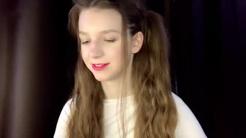 Kira online show from March 1, 2026, 5:04 pm