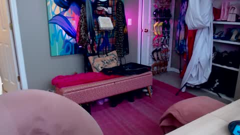 Snapshot of dommetomorrow chatting on December 17, 2024, 5:47 pm DommeTomorrow online show from December 17, 2024, 5:47 pm