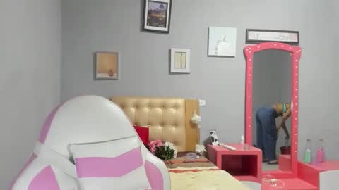 dona_tella online show from January 31, 2026, 7:34 pm