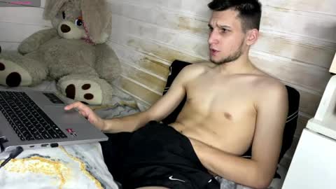 Stephanie and online show from April 4, 2026, 4:15 pm