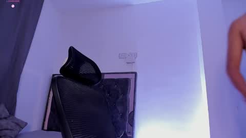 Snapshot of donathoo chatting on May 17, 2026, 2:09 am Donat Independent Model online show from May 17, 2026, 2:09 am