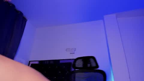 Snapshot of donathoo chatting on June 1, 2026, 4:47 am Donat Independent Model online show from June 1, 2026, 4:47 am