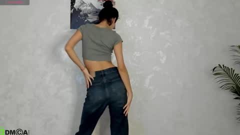 Aura online show from November 21, 2025, 3:27 am