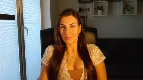 DonnaLive online show from October 12, 2025, 3:33 pm