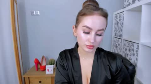 DonnaSensual online show from November 19, 2025, 3:45 pm