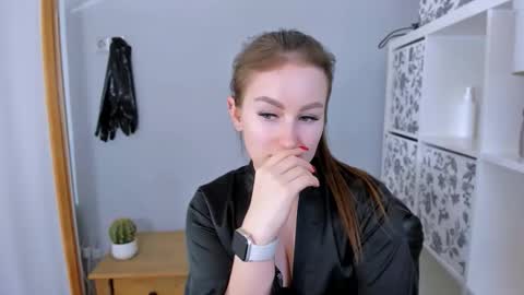 Snapshot of donnasensual chatting on December 13, 2025, 8:14 pm DonnaSensual online show from December 13, 2025, 8:14 pm