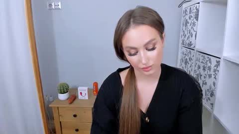 Snapshot of donnasensual chatting on December 19, 2025, 5:42 pm DonnaSensual online show from December 19, 2025, 5:42 pm