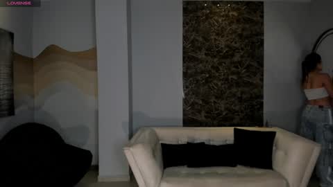  Donna Stonne  online show from December 29, 2024, 6:05 pm