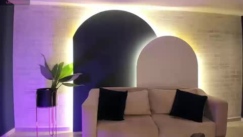  Donna Stonne  online show from September 24, 2025, 3:32 am