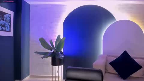  Donna Stonne  online show from September 26, 2025, 4:16 am