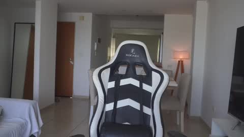 Donatella online show from November 6, 2025, 12:06 pm