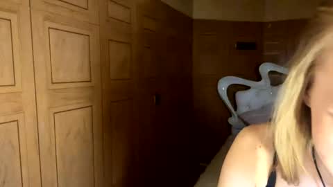 Anika online show from April 21, 2026, 2:51 am