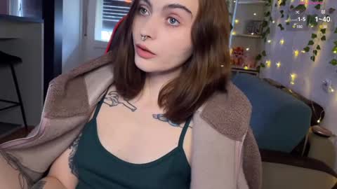 Snapshot of dorfmatratze_ chatting on February 12, 2025, 1:27 pm Alice online show from February 12, 2025, 1:27 pm