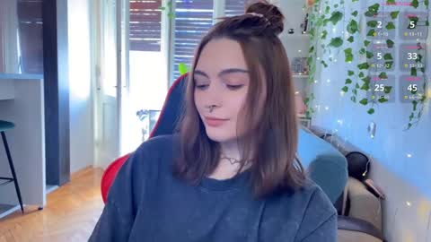 Snapshot of dorfmatratze_ chatting on February 19, 2025, 11:06 am Alice online show from February 19, 2025, 11:06 am