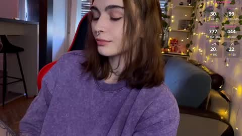 Snapshot of dorfmatratze_ chatting on February 19, 2025, 2:34 pm Alice online show from February 19, 2025, 2:34 pm